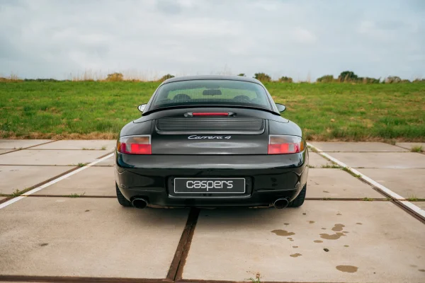 Foto 13 van fotogallerij Porsche 911 Carrera 4 uit 1999