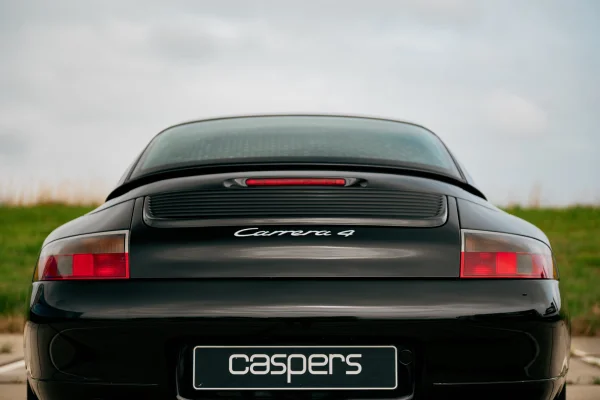Foto 18 van fotogallerij Porsche 911 Carrera 4 uit 1999