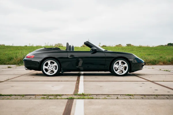 Foto 2 van fotogallerij Porsche 911 Carrera 4 uit 1999