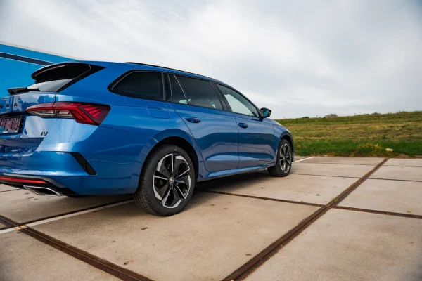 Foto 47 van fotogallerij Skoda Octavia Combi RS uit 2024