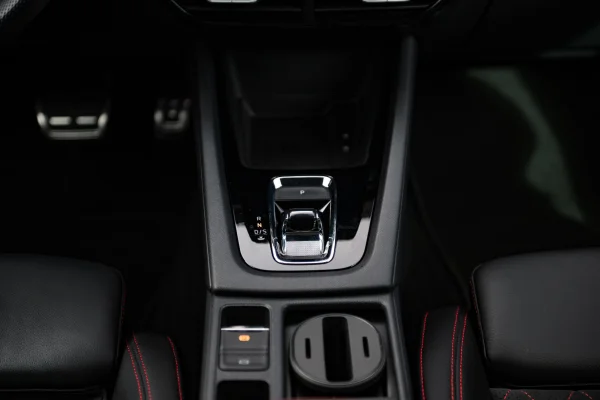 Foto 40 van fotogallerij Skoda Octavia Combi RS uit 2024