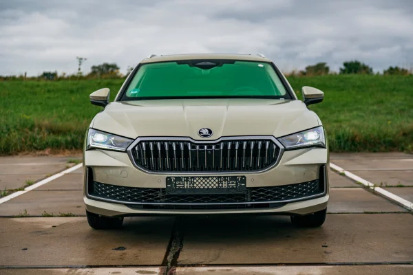 Foto 3 van fotogallerij Skoda Superb Combi Plug-in Hybrid uit 2024