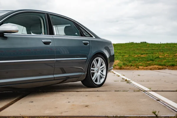 Foto 8 van fotogallerij Audi S8 uit 2007