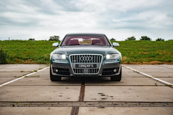 Foto 2 van fotogallerij Audi S8 uit 2007
