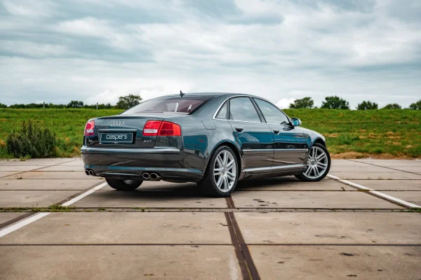 Foto 1 van fotogallerij Audi S8 uit 2007