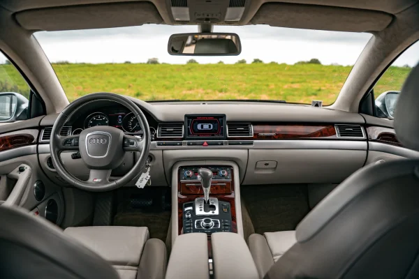 Foto 11 van fotogallerij Audi S8 uit 2007