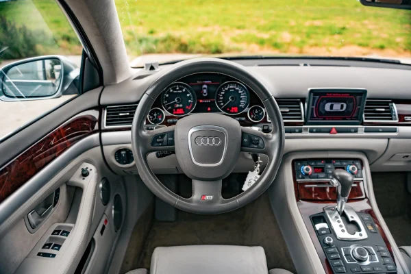Foto 12 van fotogallerij Audi S8 uit 2007