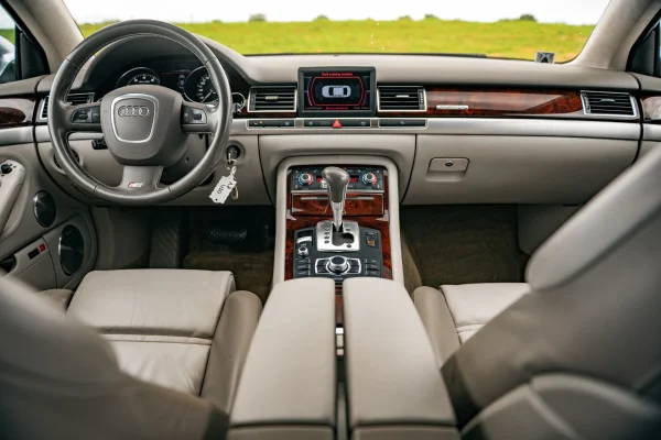Foto 15 van fotogallerij Audi S8 uit 2007