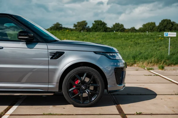 Foto 9 van fotogallerij Land Rover Range Rover Sport SVR uit 2019