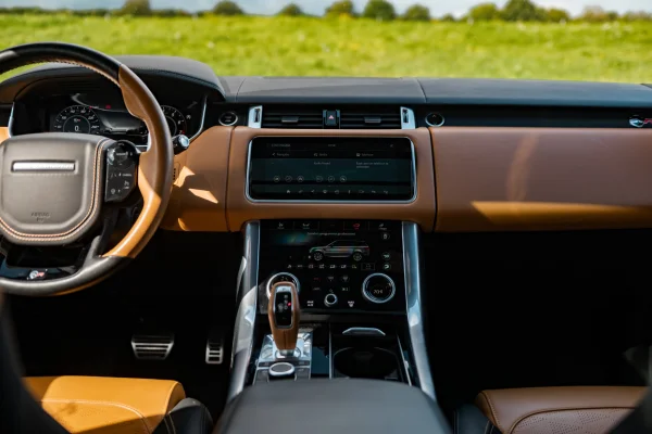 Foto 14 van fotogallerij Land Rover Range Rover Sport SVR uit 2019