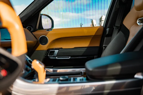 Foto 22 van fotogallerij Land Rover Range Rover Sport SVR uit 2019