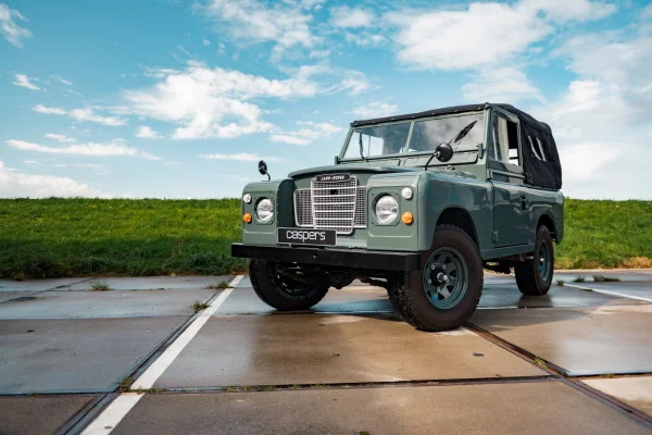 Foto 4 van fotogallerij Land Rover 88 uit 1977