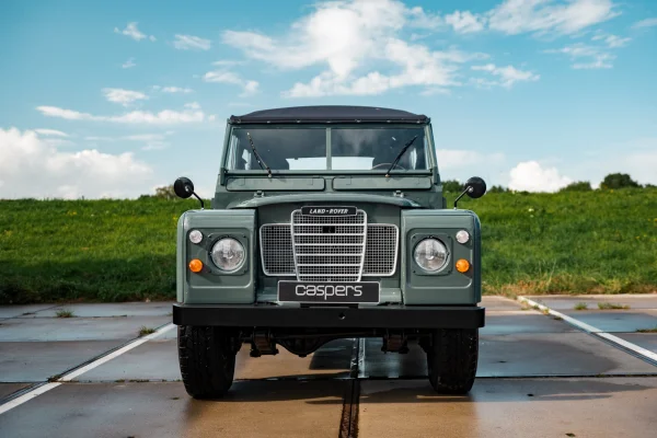 Foto 2 van fotogallerij Land Rover 88 uit 1977