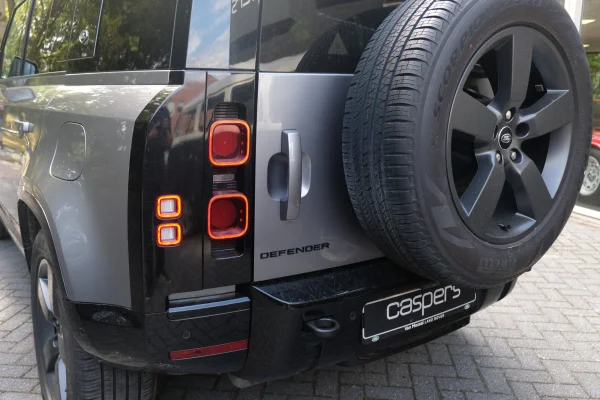 Foto 9 van fotogallerij Land Rover Defender 110 2.0 P400e 110 uit 2024