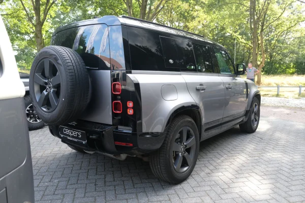 Foto 4 van fotogallerij Land Rover Defender 110 2.0 P400e 110 uit 2024