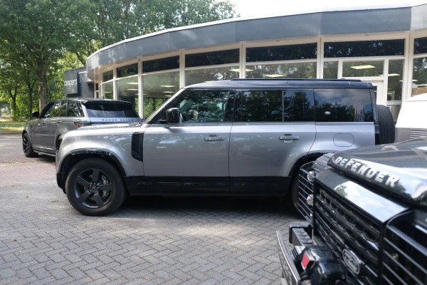 Foto 7 van fotogallerij Land Rover Defender 110 2.0 P400e 110 uit 2024