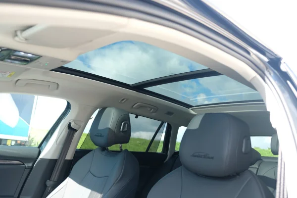 Foto 13 van fotogallerij Skoda Superb Combi Plug-in Hybrid uit 2024