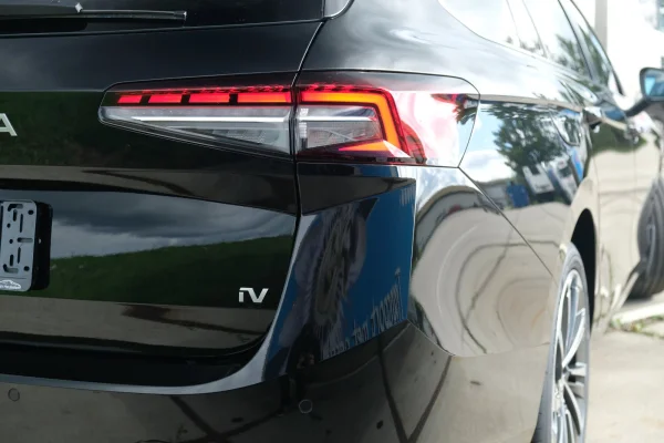 Foto 6 van fotogallerij Skoda Superb Combi Plug-in Hybrid uit 2024