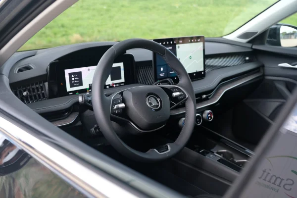Foto 10 van fotogallerij Skoda Superb Combi Plug-in Hybrid uit 2024