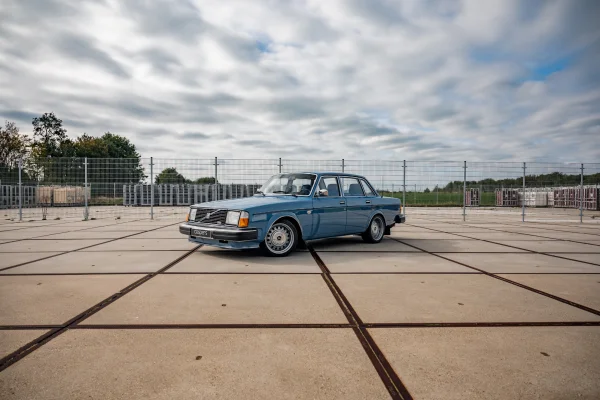 Foto 2 van fotogallerij Volvo 244 Restomod uit 1978