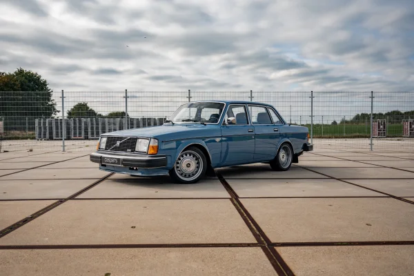 Foto 1 van fotogallerij Volvo 244 Restomod uit 1978