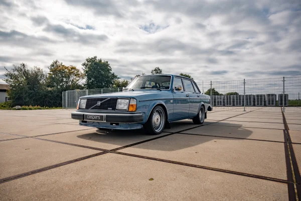Foto 10 van fotogallerij Volvo 244 Restomod uit 1978