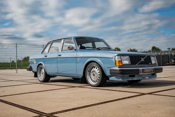 Foto 11 van fotogallerij Volvo 244 Restomod uit 1978