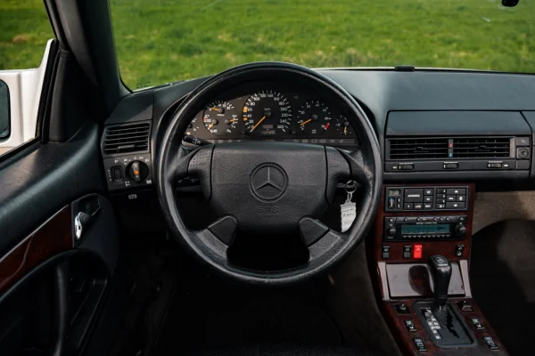Foto 19 van fotogallerij Mercedes-Benz SL320 uit 1996