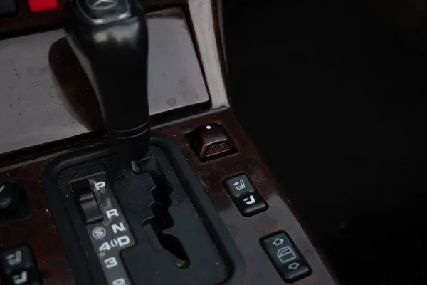 Foto 22 van fotogallerij Mercedes-Benz SL320 uit 1996