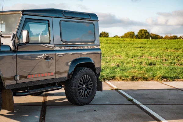 Foto 3 van fotogallerij Land Rover Defender 90 Urban uit 2014