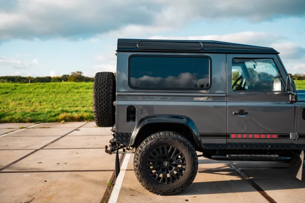 Foto 8 van fotogallerij Land Rover Defender 90 Urban uit 2014