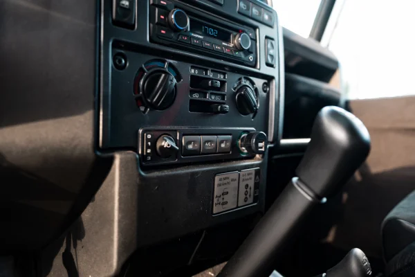 Foto 16 van fotogallerij Land Rover Defender 90 Urban uit 2014