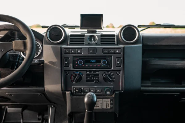 Foto 20 van fotogallerij Land Rover Defender 90 Urban uit 2014