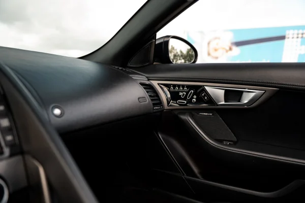 Foto 25 van fotogallerij Jaguar F-Type uit 2013