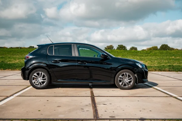 Foto 6 van fotogallerij Peugeot Peugeot 208 1.2 PureTech Active Pack uit 2023