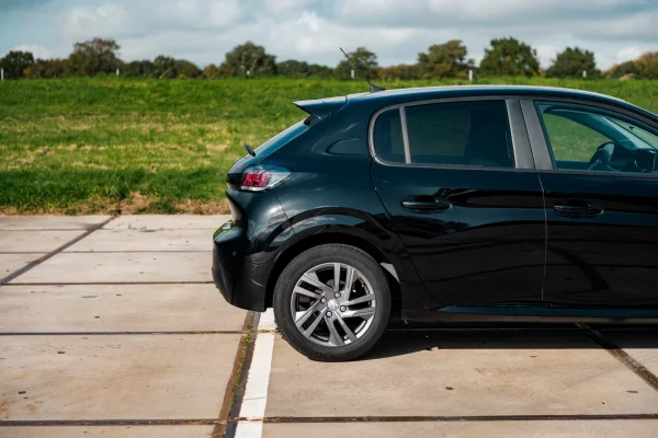 Foto 5 van fotogallerij Peugeot Peugeot 208 1.2 PureTech Active Pack uit 2023