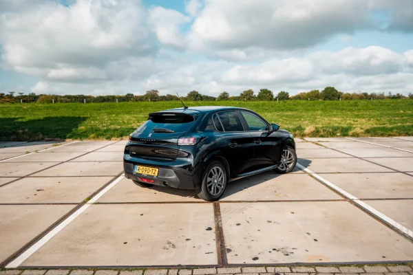 Foto 7 van fotogallerij Peugeot Peugeot 208 1.2 PureTech Active Pack uit 2023