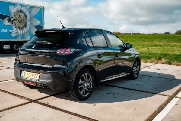 Foto 28 van fotogallerij Peugeot Peugeot 208 1.2 PureTech Active Pack uit 2023