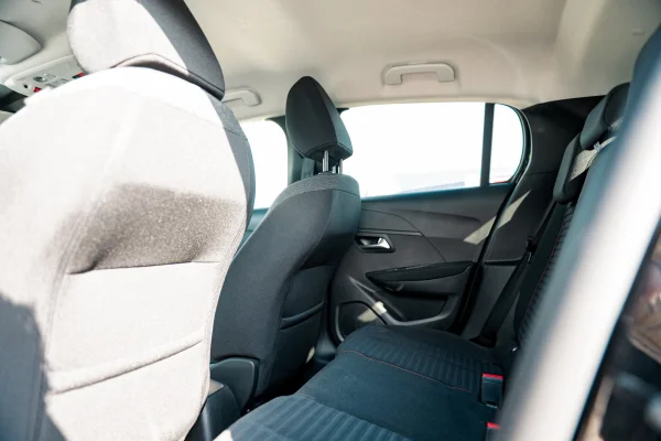 Foto 12 van fotogallerij Peugeot Peugeot 208 1.2 PureTech Active Pack uit 2023