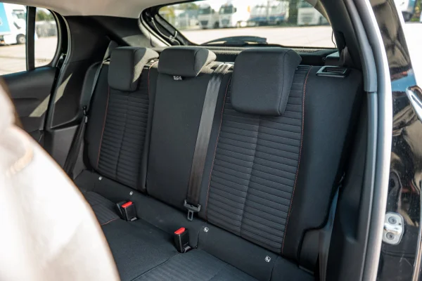 Foto 13 van fotogallerij Peugeot Peugeot 208 1.2 PureTech Active Pack uit 2023