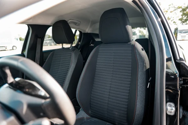 Foto 11 van fotogallerij Peugeot Peugeot 208 1.2 PureTech Active Pack uit 2023