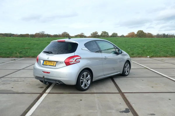 Foto 3 van fotogallerij Peugeot 208 1.6VTi uit 2012