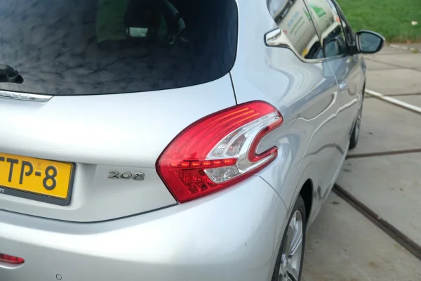 Foto 7 van fotogallerij Peugeot 208 1.6VTi uit 2012