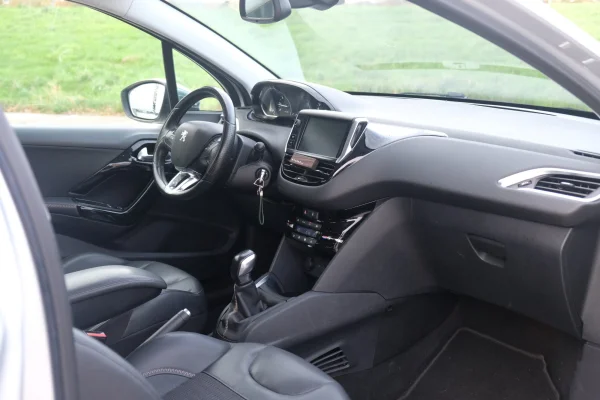 Foto 13 van fotogallerij Peugeot 208 1.6VTi uit 2012