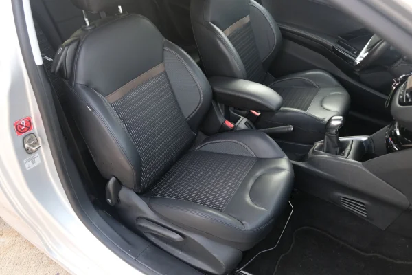 Foto 20 van fotogallerij Peugeot 208 1.6VTi uit 2012