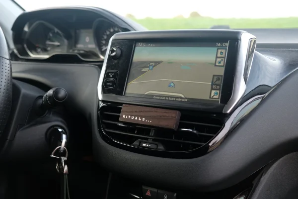 Foto 21 van fotogallerij Peugeot 208 1.6VTi uit 2012