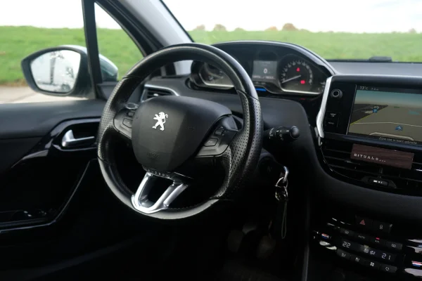 Foto 15 van fotogallerij Peugeot 208 1.6VTi uit 2012