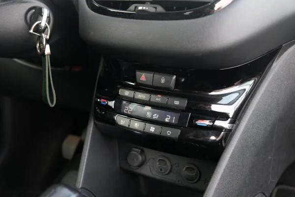 Foto 25 van fotogallerij Peugeot 208 1.6VTi uit 2012