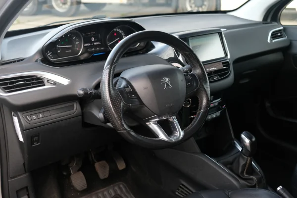 Foto 16 van fotogallerij Peugeot 208 1.6VTi uit 2012