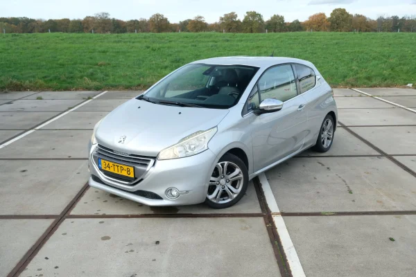 Foto 1 van fotogallerij Peugeot 208 1.6VTi uit 2012